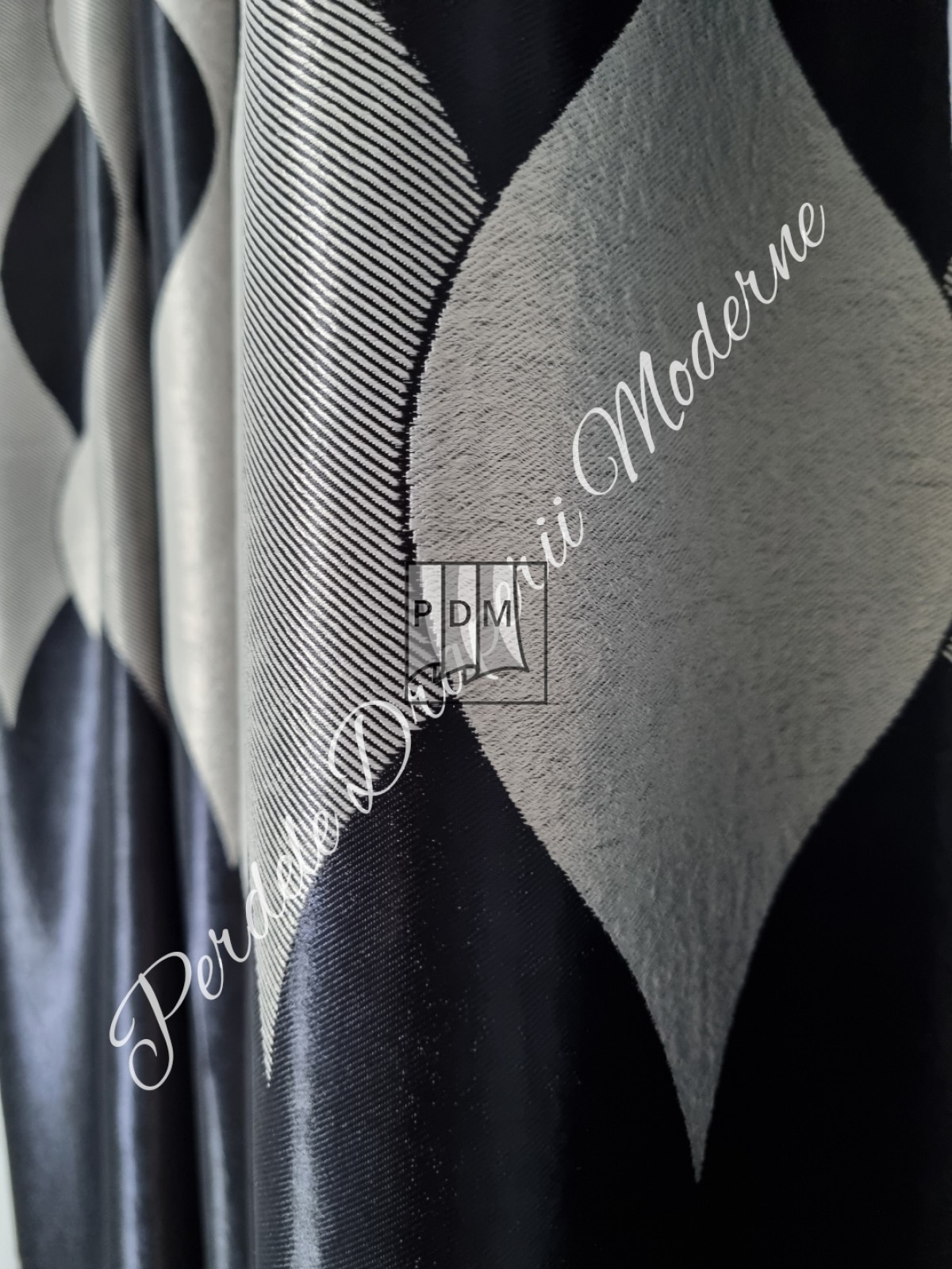 Draperie Blackout,negru/gri,romburi imagine 3     