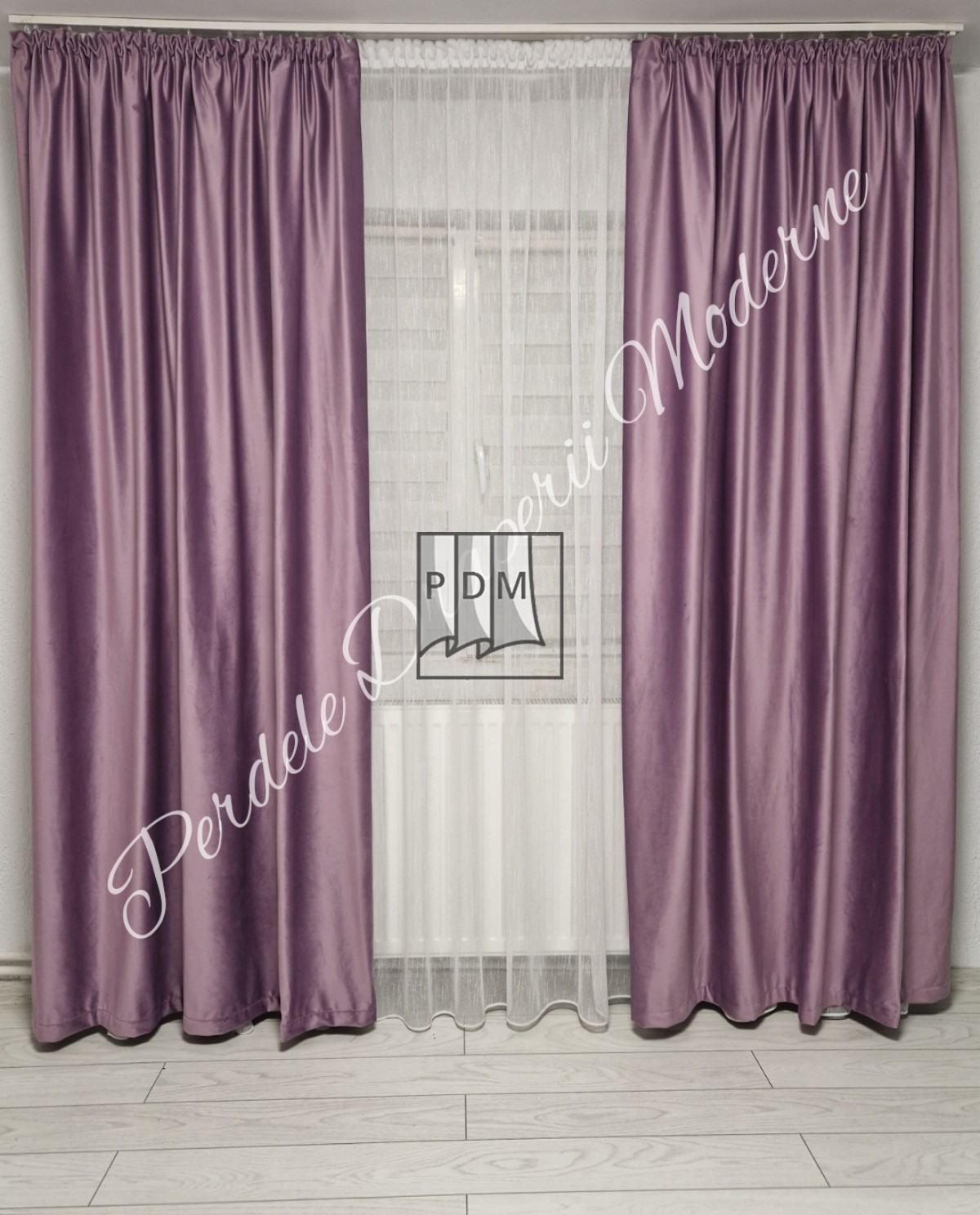 poze Draperie catifea lila