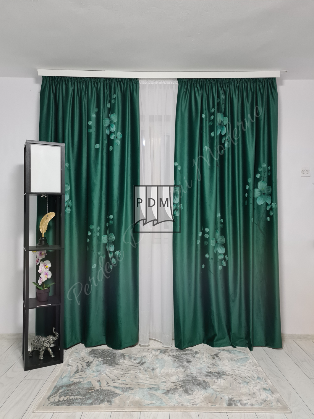 poze Draperie catifea pictată,verde smarald