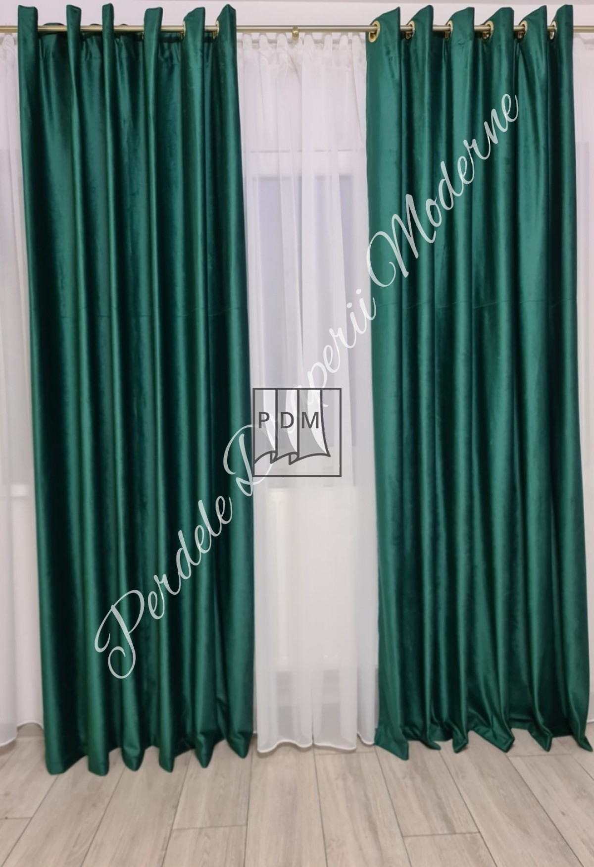 poze Draperie catifea verde smarald