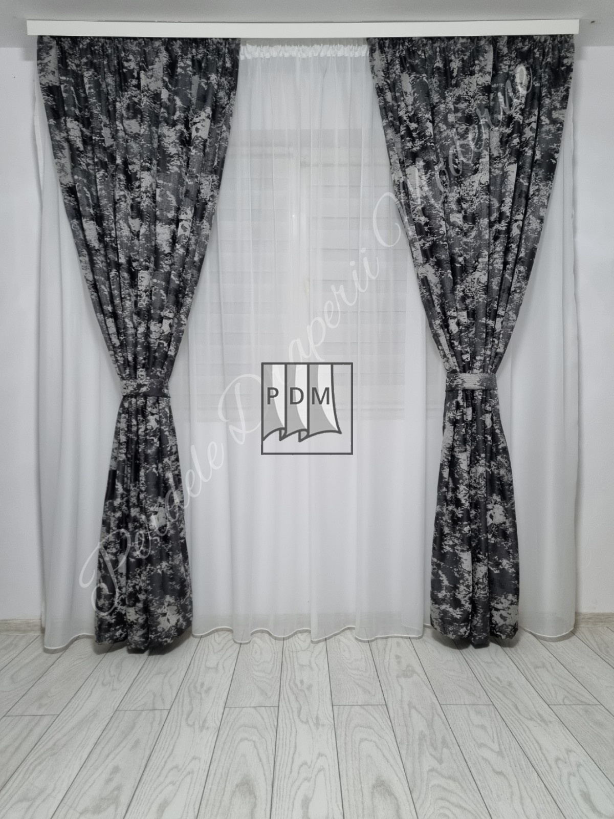 Draperie saten,degrade negru imagine 3     