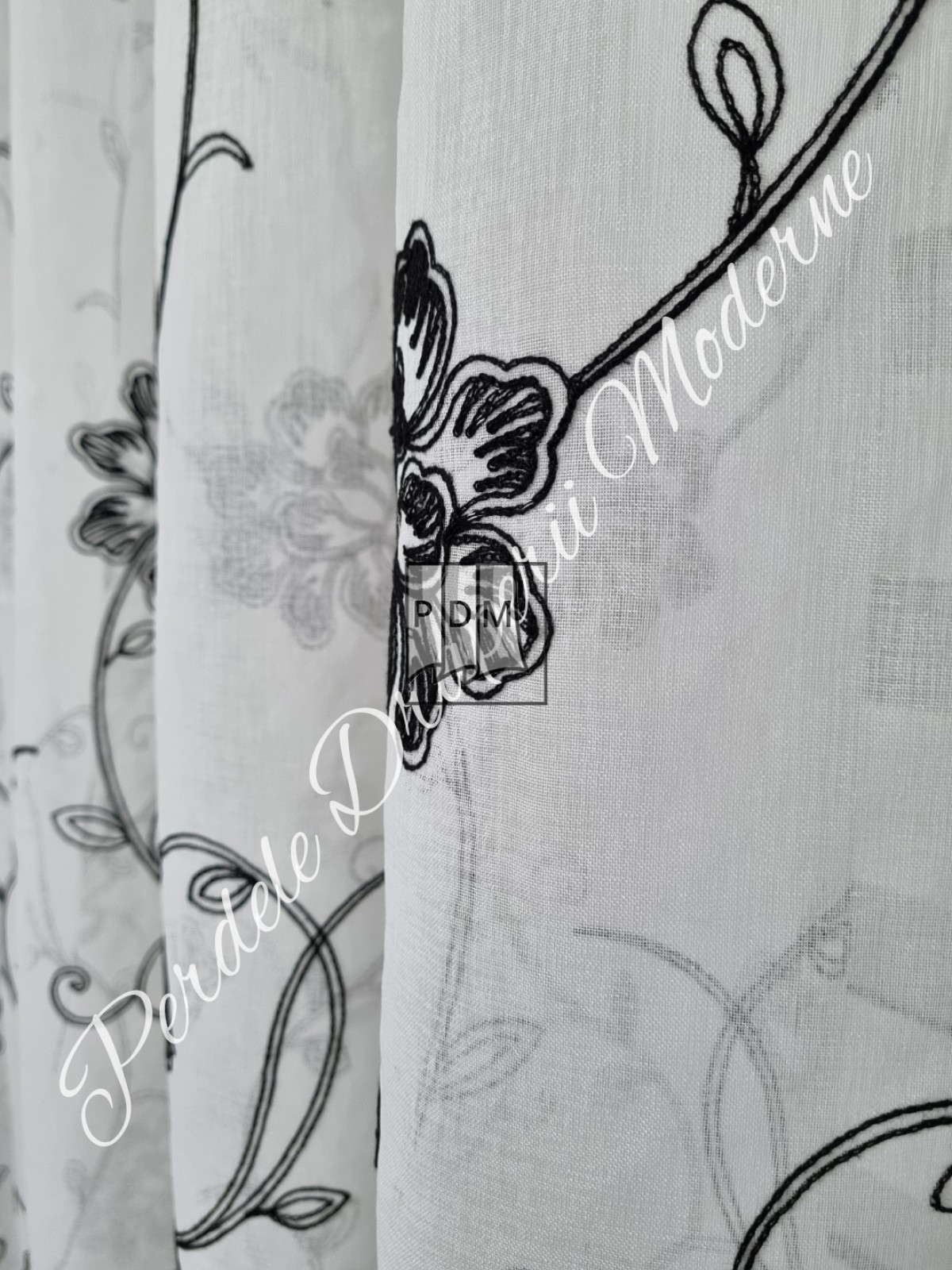 Perdea in,gladiole negre imagine 3