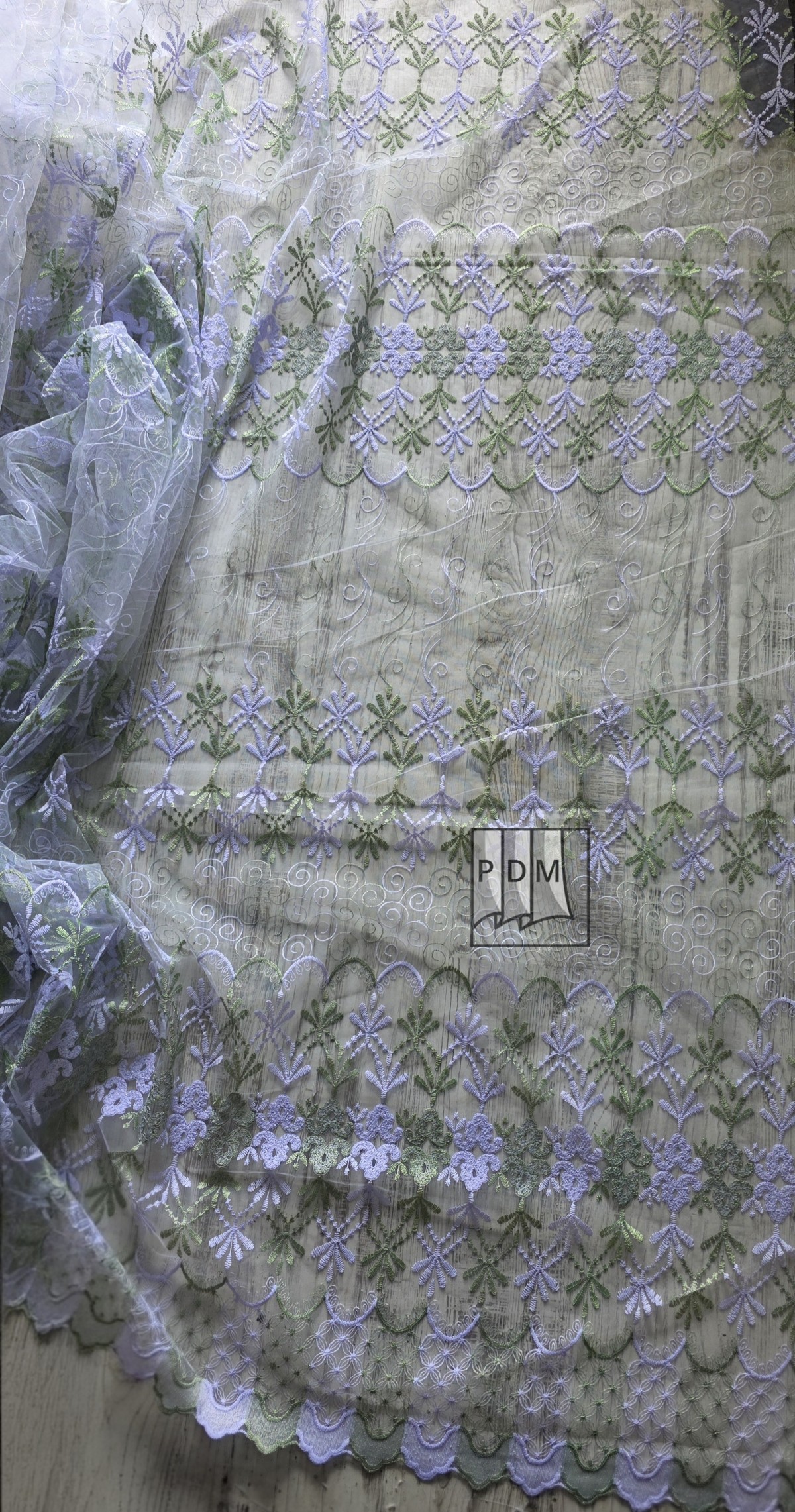 Perdea tulle brodat, alb, broderie alb/verde crud imagine 2