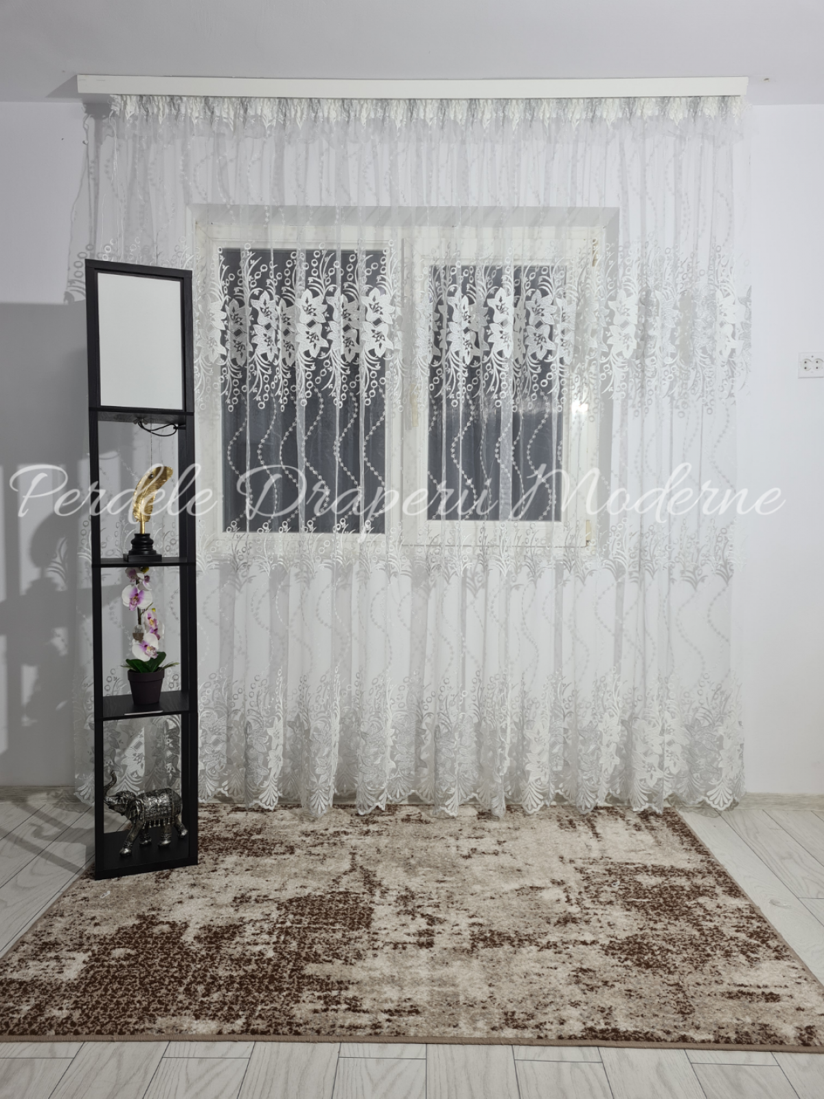 Perdea tulle brodat, flori alb/gri imagine 1