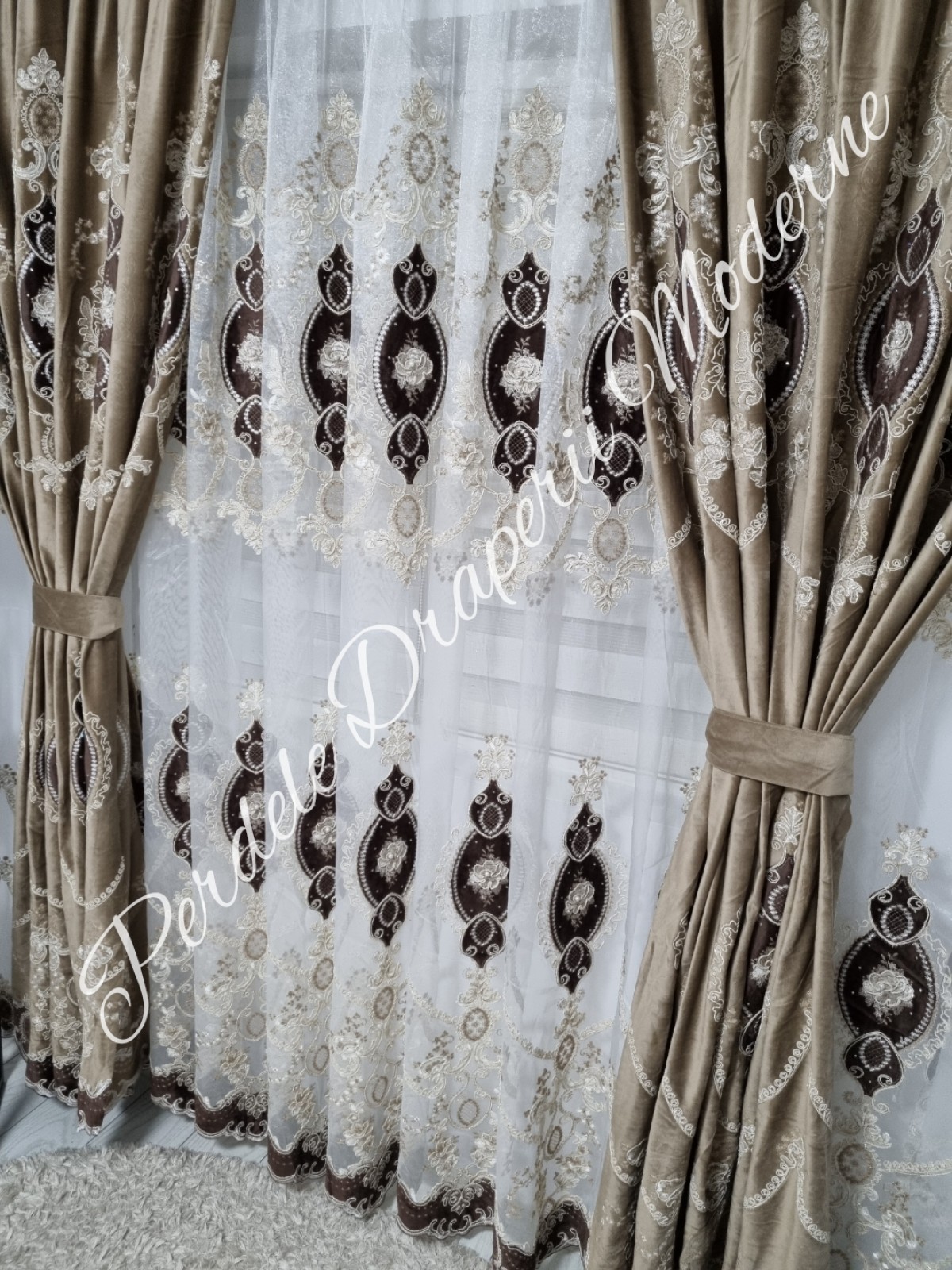 Set baroc,catifea/perle,gama lux capucinno imagine 3